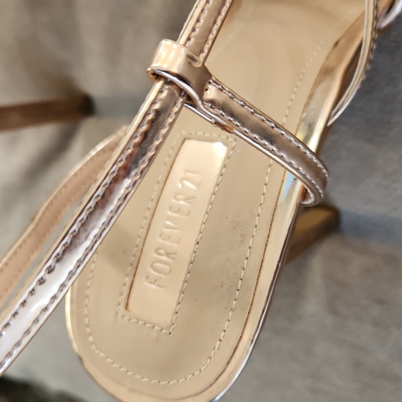 ✨️ Gorgeous Forever 21 high heels ✨️ - Picture 4 of 14